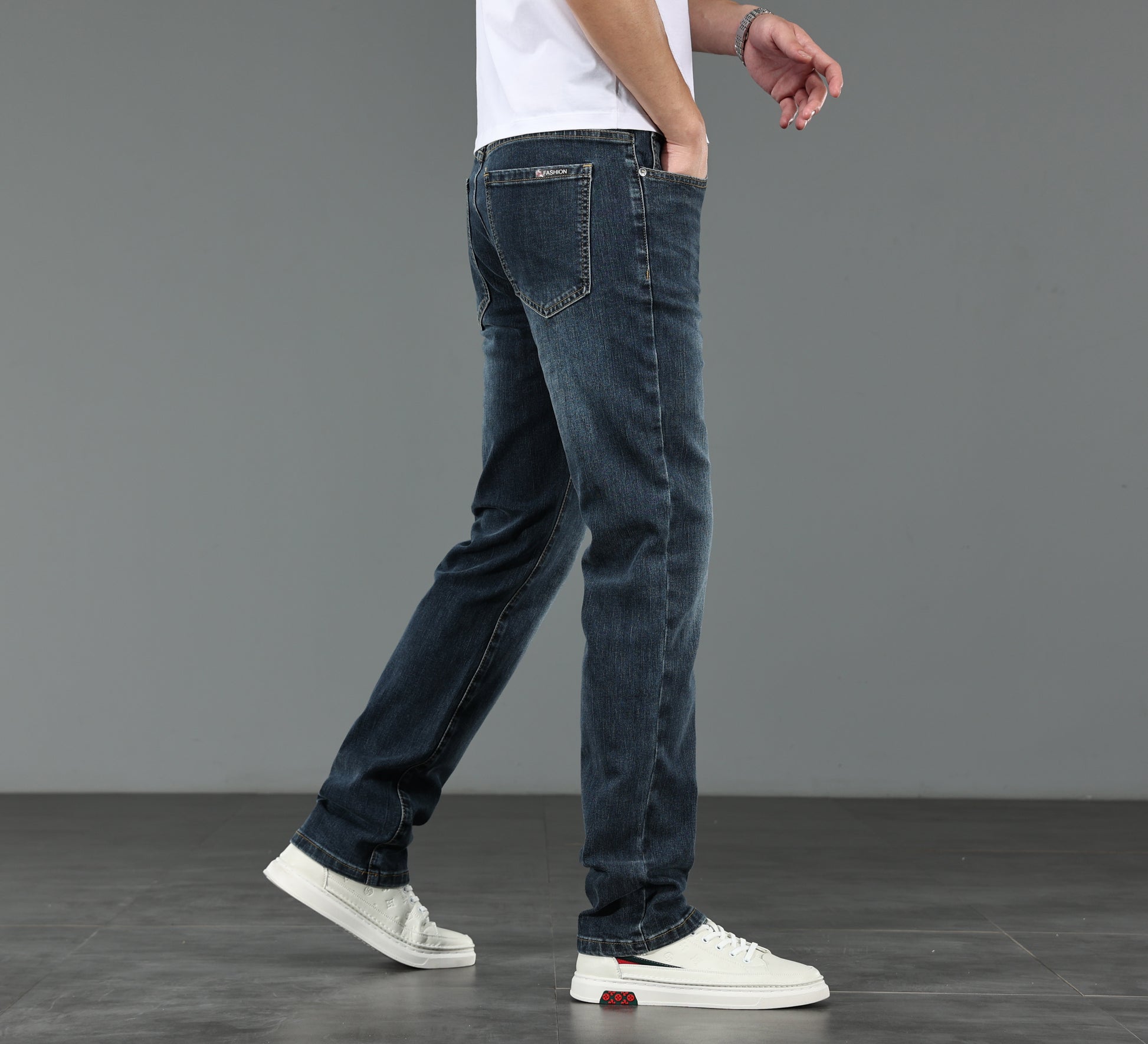 Slim-fit denim jeans